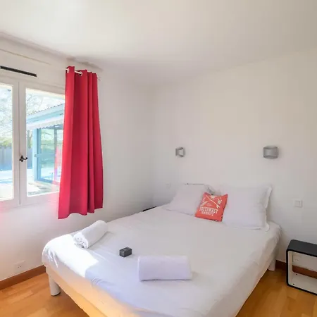 度假居 With Private Pool On The Shores Of
